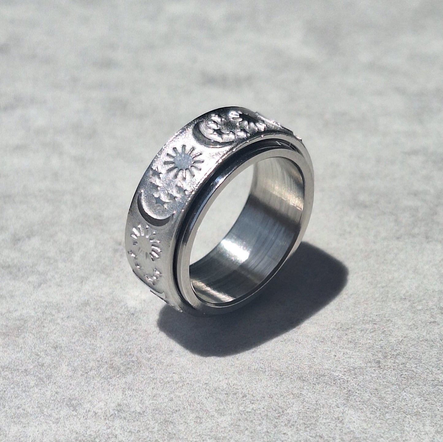 SUN N MOON ROTERBAR RING